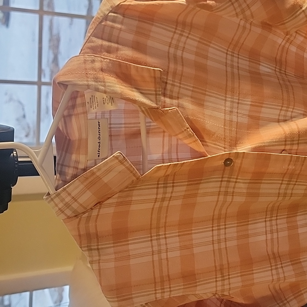 Button up short sleeve shirt peach in color